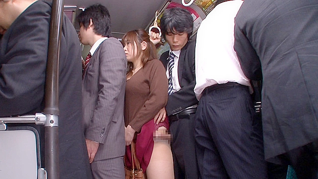 「DANDY路線バスSPECIAL 男を求めている美淑女総勢8人（専業主婦／銀行員／女教師etc.）の敏感尻に勃起チ○ポを擦りつけたらヤられるか？」 VOL.1