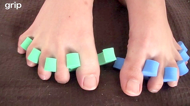 足裏フェチの宴 マニア「M」を踏み潰せ！ すみれ