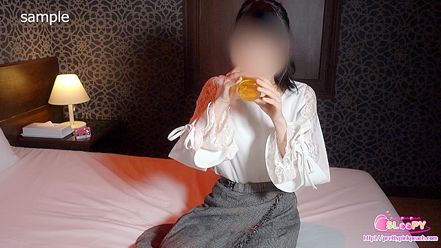 文系女子大生の朝一濃厚小便飲尿初体験の記録