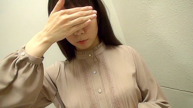 個撮）喉奥ピストン！おっとり文学系お姉さんの密着フェラ【生ザーメンごっくん】
