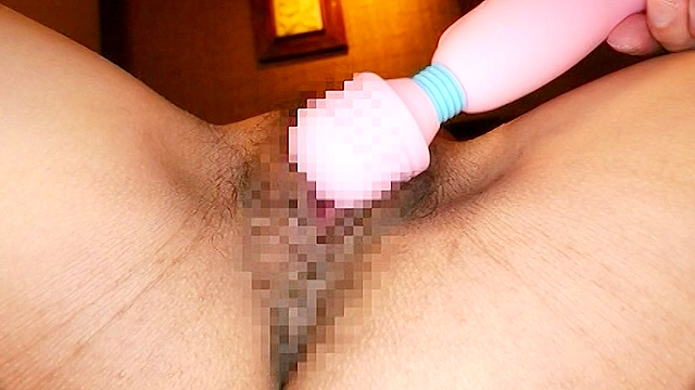 マタニティ倶楽部25 旦那が単身赴任したんで出会い系で男漁りしまくってる若奥様は臨月なのに破水覚悟で激しく中出しファック！