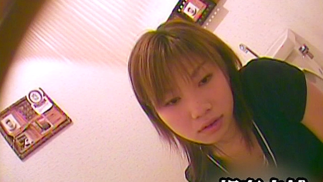 トイレが流れない！女たちはその時どうするのか徹底検証 パンティを下げたままうろたえ、テンパる姿は見物、女たちの困った表情がたまらん！