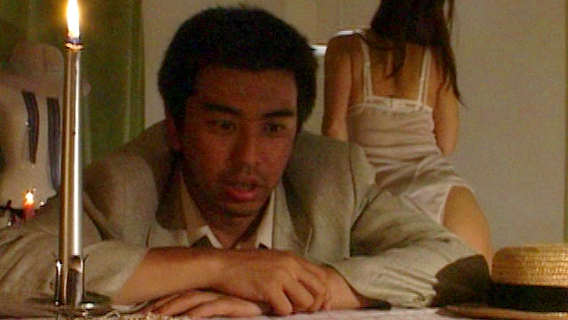 濡れる下着の女