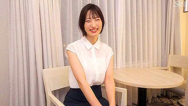 AVデビュー前の秘蔵映像公開！クールに見えてよく笑う！エッチ大好き高身長女子！綾瀬天