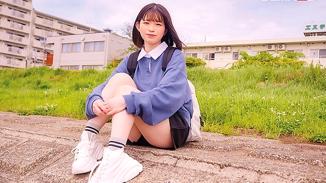 ぽやんとして素朴なむっつりスケベちゃん。 「大きいおちんちん挿れてみたいです…。」 妄想ばくはつレンタカー屋の道産子娘の赤面AVdebut 星宮こと