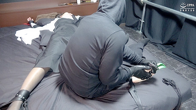 「メイドさんを四肢拘束してくすぐりの刑に！」 クラシックメイド服の似合うのんちゃんを、四肢拘束してくすぐり！」わかしラボVol.022-（6） 白石のん
