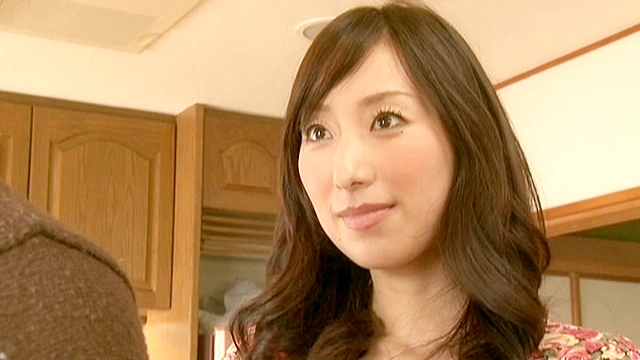 色っぽい兄貴の嫁さんに我慢できない義弟は生中出しまでしてしまった