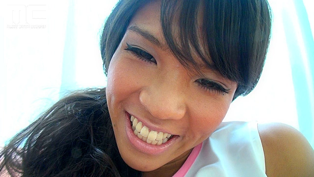 チアガールのユニフォームが超かわいいCocoaちゃん！手コキされ、ドクドクと濃厚ザーメンが溢れ出てくる！