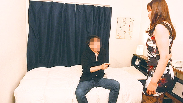 デリヘルを呼んだら、ムカつく女上司が…しかもデカ尻専門！尻ブラ下着でやってきた