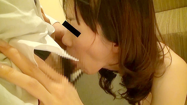 会社の部下と仕事をサボってホテルでハメ撮り撮影してきました