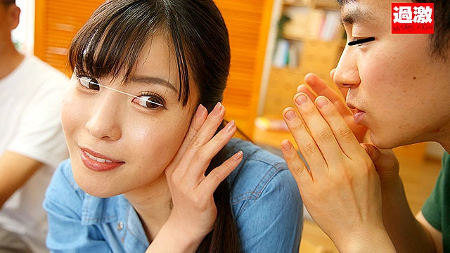 ○○だと思っていた甥っ子に抱きつき耳舐めされ発情お漏らししてしまう巨乳叔母