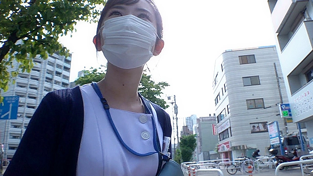 完全顔出し現役ナースをガチナンパ！白衣の天使がEDに悩む男を改善！ギン勃ちしたら喜んで中出しセックスまでさせてくれました！2