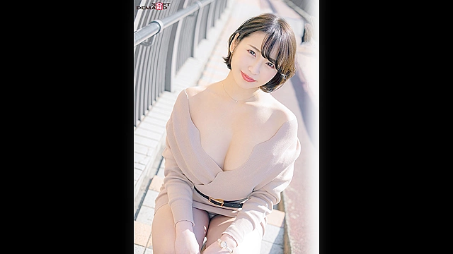 ヤリたくなったら、即マン！B100cm×H100cmの穴モテ天然ビッチなムッチリボディを持つ現役OLデビュー！！ Natural Born Bitch あさみ潤 AV DEBUT