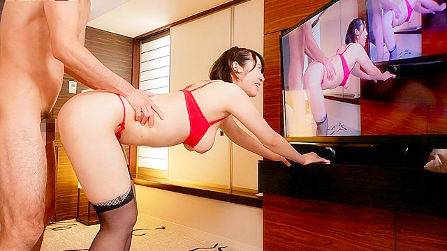 ヤリたくなったら、即マン！B100cm×H100cmの穴モテ天然ビッチなムッチリボディを持つ現役OLデビュー！！ Natural Born Bitch あさみ潤 AV DEBUT