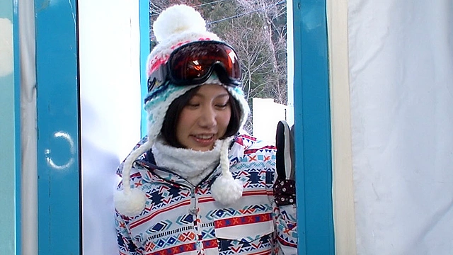 雪山で声をかけた恋人が欲しい一般男女がマジックミラー号でいきなりお見合い！出会って数分で「手を握り・見つめ合い・キスをしたら…」火がついて初対面即SEXまでするのか？3
