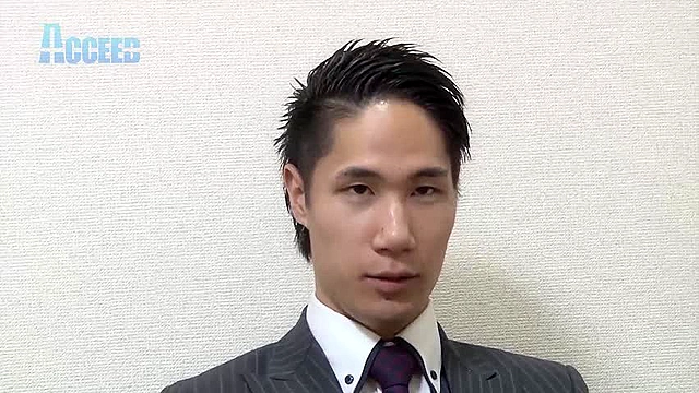 営業マンが仕事帰りにオナニー！ムワっと臭う右曲がりのペニスから勢いよくドピュッ！！