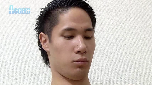 営業マンが仕事帰りにオナニー！ムワっと臭う右曲がりのペニスから勢いよくドピュッ！！