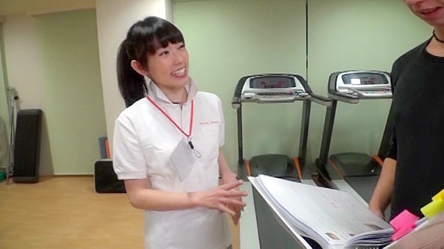 完全ガチ交渉！噂の、素人激カワ看板娘を狙え！ vol.23