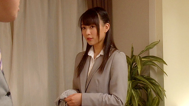可愛い女子社員と相部屋宿泊 スーツを脱いだら綺麗なおっぱい！締まったくびれ！プリプリのお尻！無防備に寝ている女と密室に二人きりで股間の疼きが止まらない！