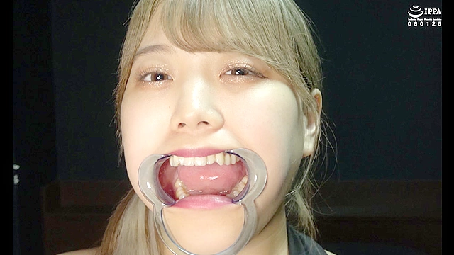 金髪ギャルモデル 水ト麻衣奈チャンの口内・舌・歯・のどちんこを激写！