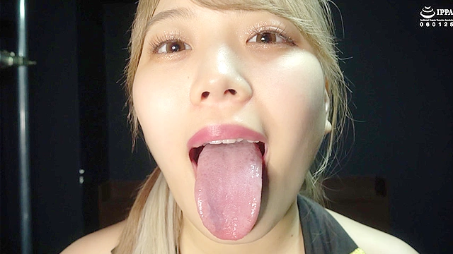 金髪ギャルモデル 水ト麻衣奈チャンの口内・舌・歯・のどちんこを激写！