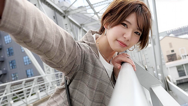 長身ショートカットのハンサム女子、エッチな欲望を抑えきれなくてAV debut 滝沢ライラ