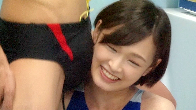マジックミラー号に夏合宿中の大学水泳部の男女が初乗車！競泳水着でお互いのオナニーを見せ合ったら火が付いて合宿中の禁欲ルールを破り“禁断SEX”までしてしまうのか！？