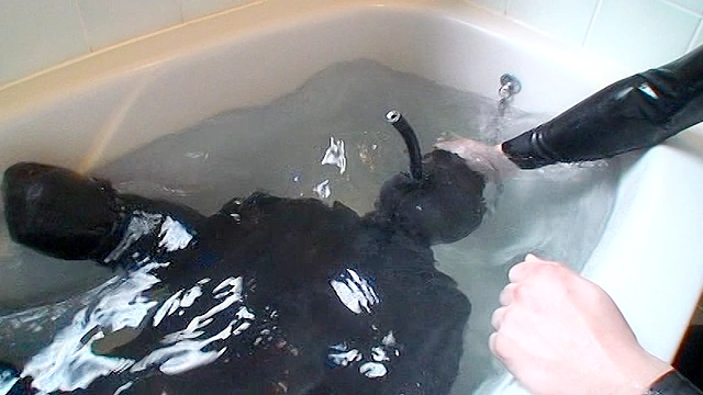 ラバー人間ダルマ第3章人犬愛好家調○編 ～人犬愛好家調○…！？愛しさが憎悪に変貌を遂げる！！～