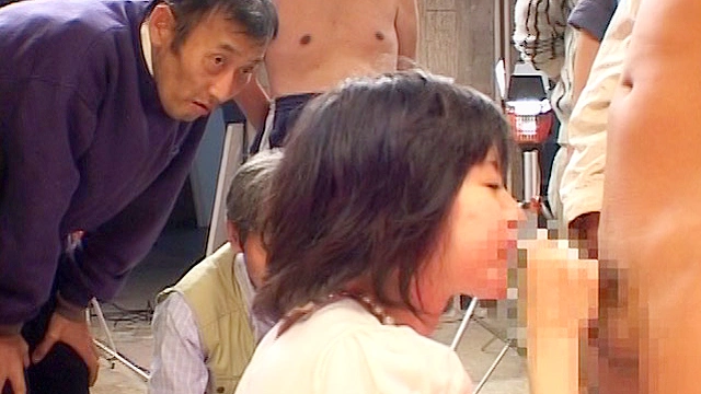 手配師に頼んでやって来たホームレス労働者さん！生中出しのお仕事ですよ！現役T大生！伊藤青葉18歳！