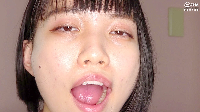 新人女優 雪乃えるチャンの指フェラとレアな歯・口腔観察プレイ！