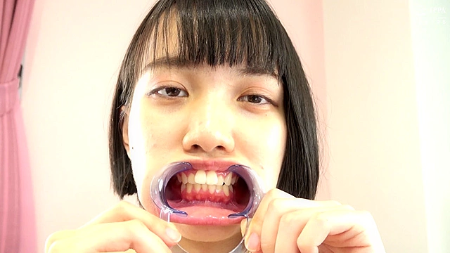 新人女優 雪乃えるチャンの指フェラとレアな歯・口腔観察プレイ！