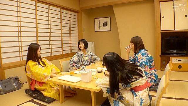 【流出映像】人妻派遣社員 慰安旅行セックス9 酔わせて乱交・夜○い・職場不倫NTRなど。NTR成功率100％人妻ママたちのカラダをハメ放題！！final