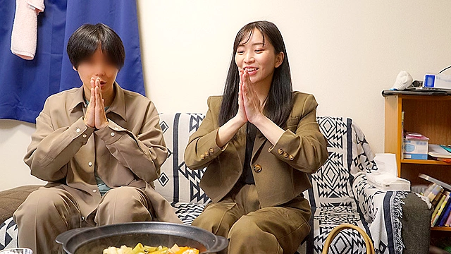 素人妻が一般大学生の自宅にコンドーム1つ渡され一泊一度のゴム姦では満足できず宿泊中2度もガチ中出しを許してしまう騎乗位で巨乳揺らす淫靡妻 まゆみさん 32歳