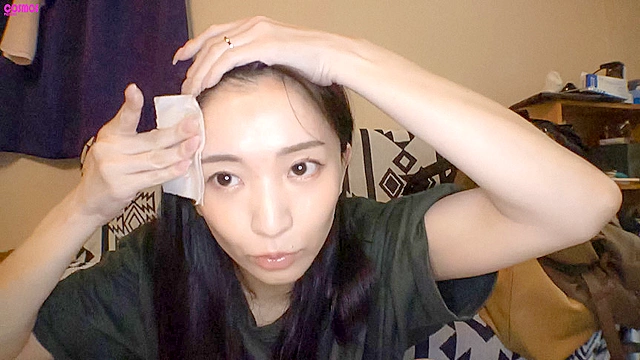 素人妻が一般大学生の自宅にコンドーム1つ渡され一泊一度のゴム姦では満足できず宿泊中2度もガチ中出しを許してしまう騎乗位で巨乳揺らす淫靡妻 まゆみさん 32歳