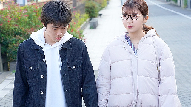 付き合ってからHもせずに大切にしてきた彼女は、イケメン友達の誘いにあっさりなびくビッチな浮気女でした。夏木りん