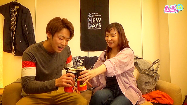 ニンゲン観察 離婚したばかりでムラムラ真っ盛りなバイト仲間の年上バツイチ美女と自宅でムンムン雨宿り
