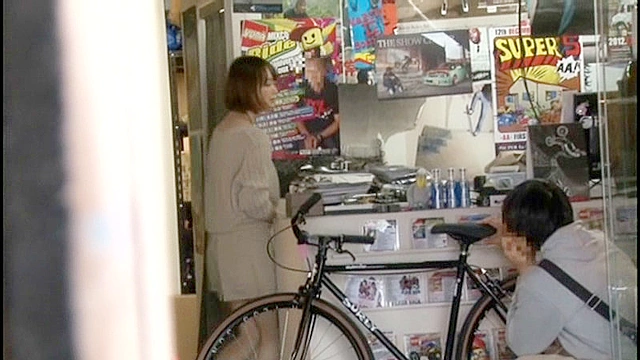 仕事に集中しすぎてデカい乳輪がハミ出ても気づかない隙だらけの巨乳ノーブラ女はやれる