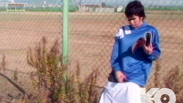 野外運動場で爽やかサッカー部員がオナニー発射！！