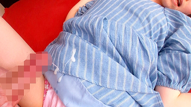 可愛い洋服だから脱ぎません 着衣のままパンティずらしてチ○ポを挿入！ フェミニンお姉さん編