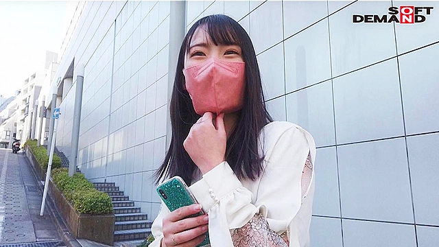 振られて3日でAV応募！普通っぽい見た目だけど実は経験人数50人越え！？人生初の乱交で全精子生中希望（ハート） 東京 豊島区 ■■ビル1階 パン屋で働く 東由利香さん（仮名・22歳） 生中出し計10発AVデビュー