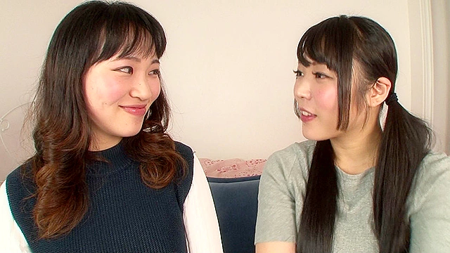 川越ゆいが指南する素人娘みほちゃんの初めてのレズ接吻