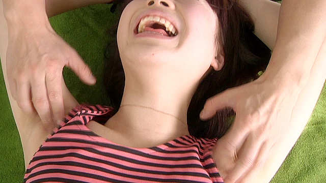 素人娘くすぐり失禁 はるかちゃん