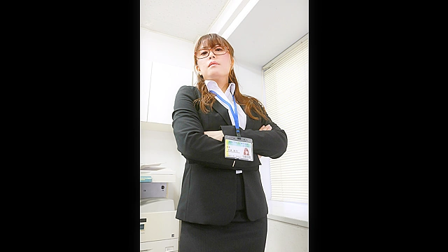会社の女上司がデリヘルで働いていたので弱みにつけこみ本●総集編（2）