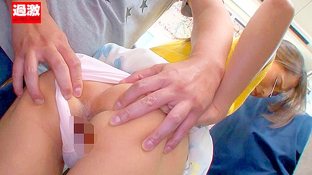 硬くなった乳首を責めるほど息が荒くなる我慢顔を見られ続け恥らいながらも腰が動きだす清楚女
