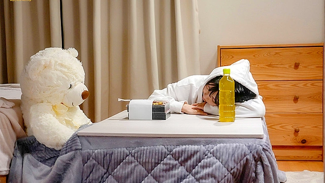 隣に住む寂しがりやの女の子に惚れ薬を盛り続けてSEXを繰り返していたらいつしか俺の方が彼女に沼っていた 星乃莉子
