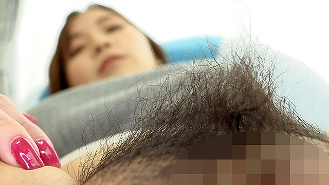 こんな綺麗な顔なのにジャングル陰毛！！ 生やしっぱなしの未処理剛毛ま○こでイキ狂う欲求不満の美人妻 鈴木真夕26歳