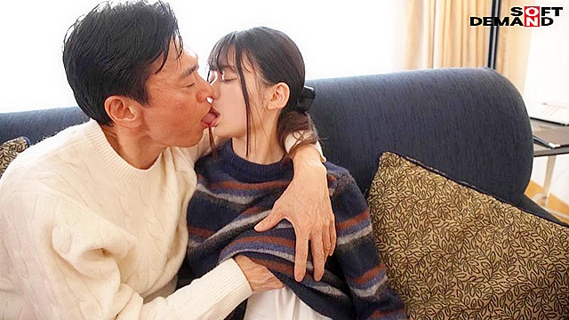 フードコートに行くのが週末の楽しみの子育て奮闘ママ 真白りま 26歳 第2章 ふた回り以上年の離れた中年イケオジとハメ撮りデート若い夫とのセックスを上書きされ背徳の快楽に没頭