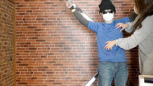 レンガのSMルームで私服の女性に長時間ノンストップくすぐりの刑にかけられたM男！