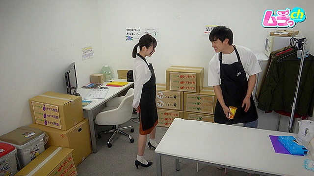 ニンゲン観察 年下巨根に迫られおマ○コの貞操観念が無へと帰し、休憩室であられもなく乱れる新人バイトの訳アリ人妻