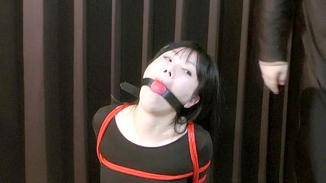 緊○美 赤と黒